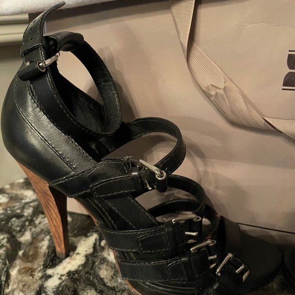 BCBG sandals - Picture 4 of 6